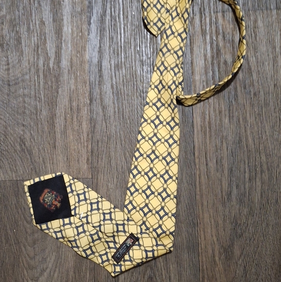 Vintage Gucci Made in Italy 100% Silk Designer Tie. - Picture 13 of 15